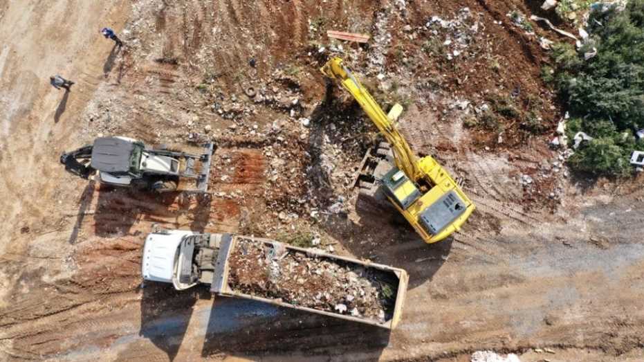 102 Kamyon Moloz Ve Çöp Toplandı 