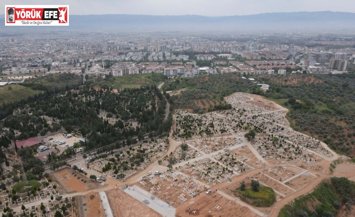 Efeler’deki mezarlık içi yolları yenileniyor