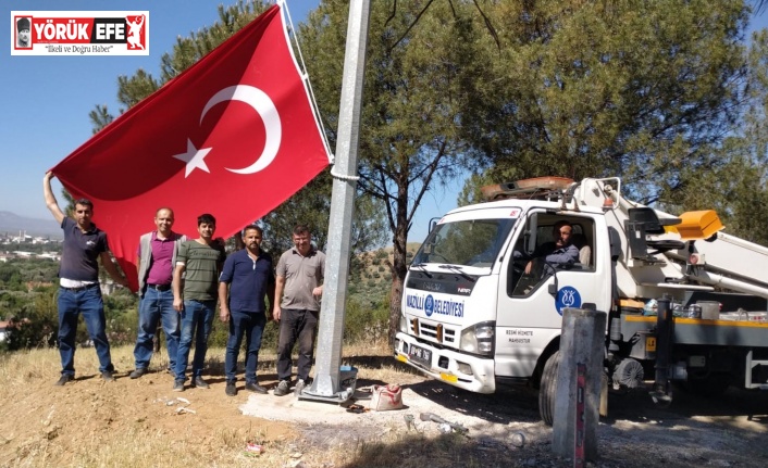 Nazilli Dallıca Mahallesi’ne dev bayrak