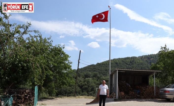 Kuşçular Mahallesi’nde Türk Bayrağı göndere çekildi