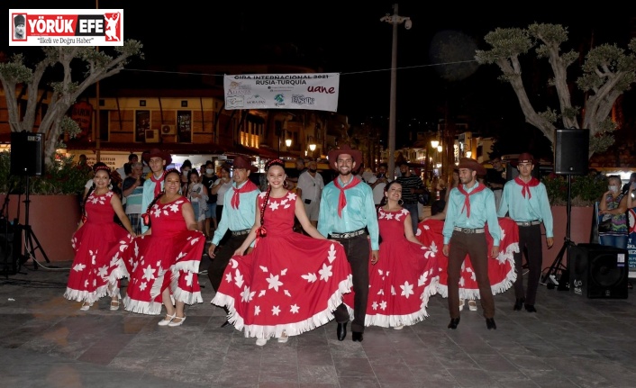 Kuşadası’nda Meksika Halk Dansları rüzgarı esti