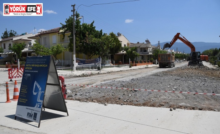 Kuşadası’nda yol yapım seferberliği yaz nüfusunun arttığı bölgelerde yoğunlaştı