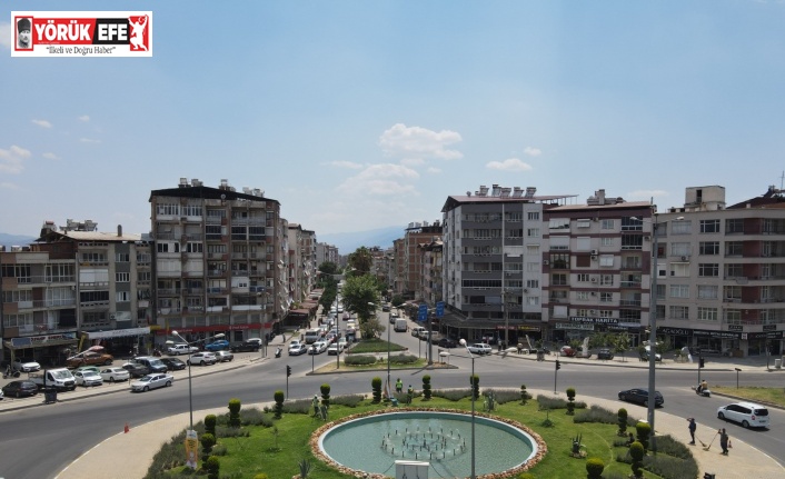 Nazilli Belediyesi kavşak ve refüjleri bakıma aldı