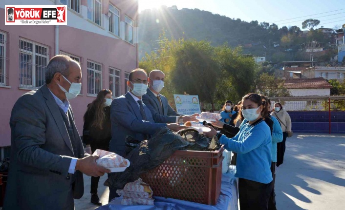 Koçarlı’da öğrencilere 500 adet balık ekmek dağıtıldı