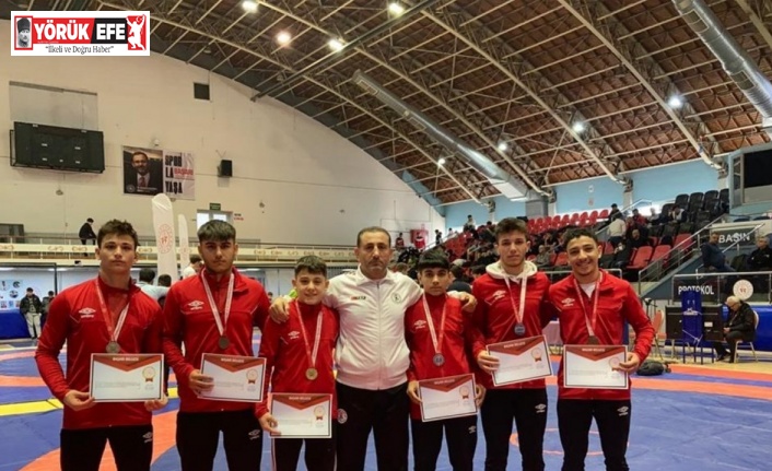 Aydınlı sporcular güreş grup müsabakalarından madalya ile döndü