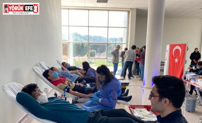 ADÜ Veteriner Fakültesi öğrencileri ve personeli kan bağışında bulundu