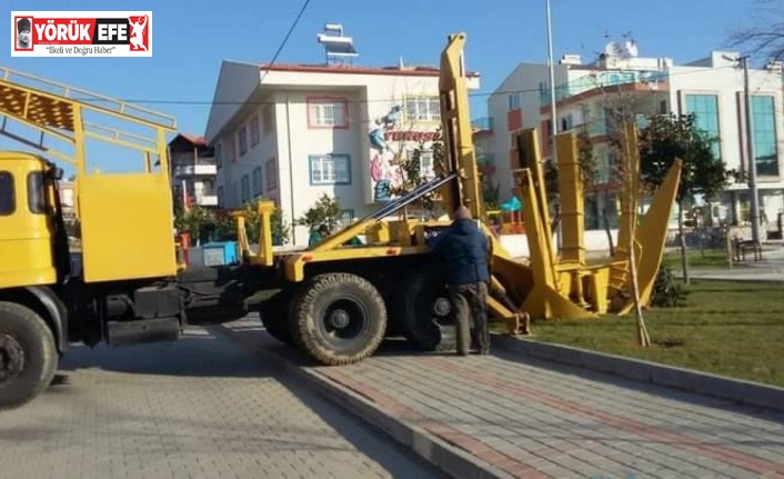 Kuşadası Belediyesi 547 ağacı kesilmekten kurtardı