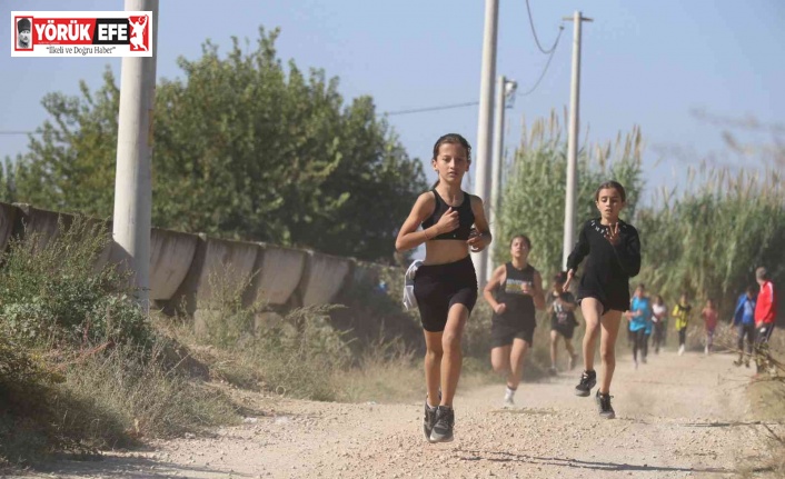 Aydınlı çocuklar Cumhuriyet için koştular