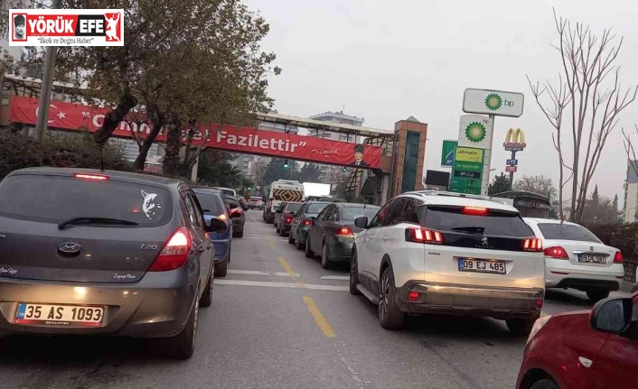 Aydın’da mesai başlangıç ve bitiş saatlerinde trafik kitleniyor