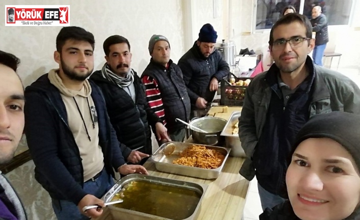 Deprem bölgesinde günde 10 bin kişilik yemek çıkarttı