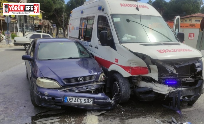 Ambulans ile otomobil çarpıştı: 1 yaralı