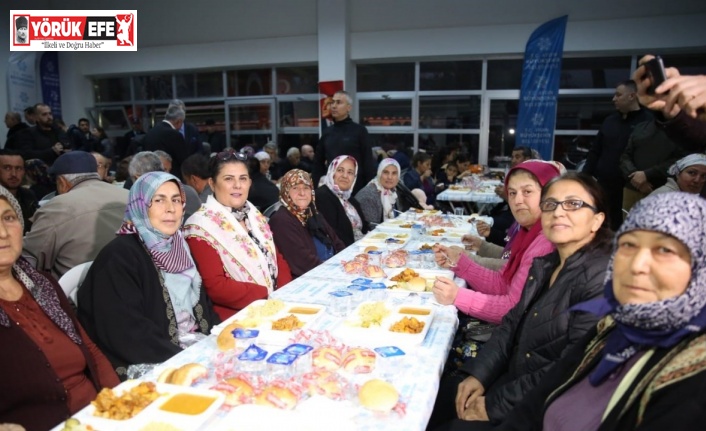 Büyükşehir, vatandaşları iftar sofralarında buluşturmaya devam ediyor