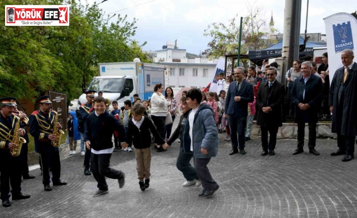 SEYAKMER’de Kuşadalı çocukların şenlik coşkusu