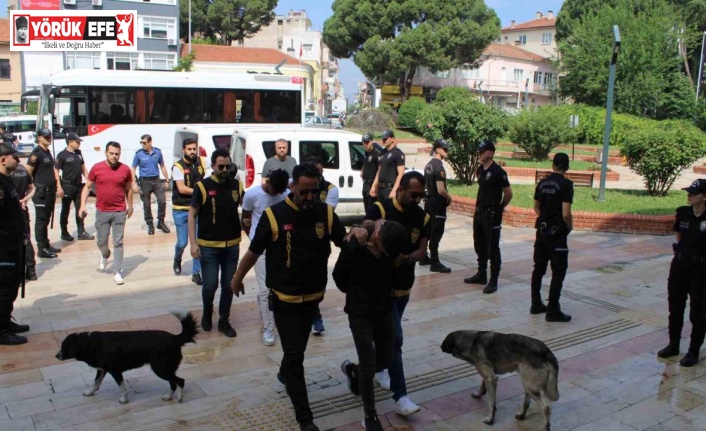 Adliyede bıçaklama olayının şüphelileri adliyeye sevk edildi