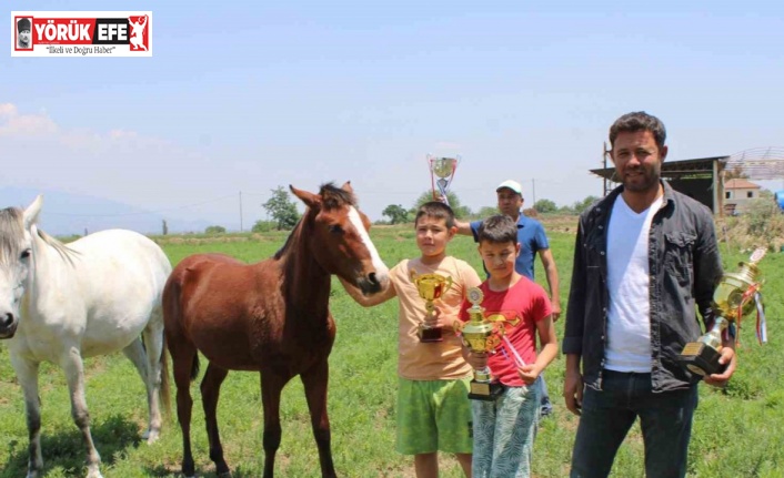 Atalarından devraldığı binlerce yıllık rahvan at geleneğini yaşatıyor