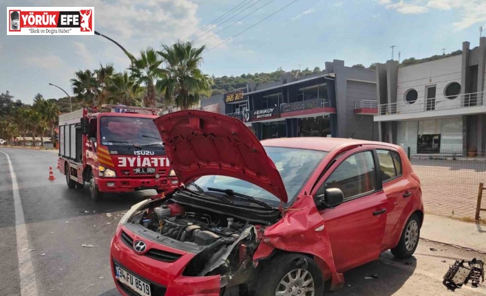 İki otomobil kafa kafaya çarpıştı: 1 yaralı