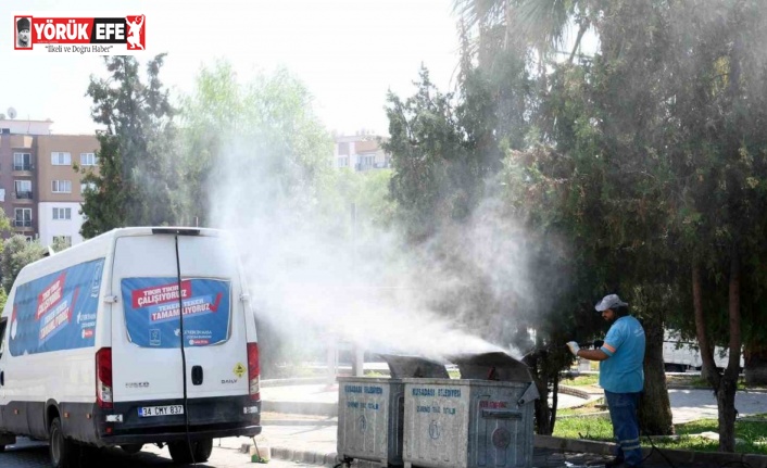 Kuşadası Belediyesi, ilçede temizlik çalışmalarını sürdürüyor