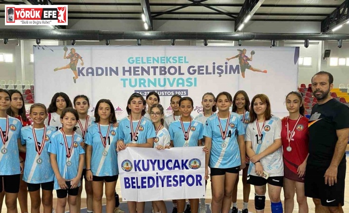 Kuyucak Belediyespor, İstanbul’dan 2 kupa ile döndü