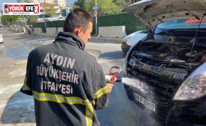 Seyir halindeki araçta çıkan yangın panikletti