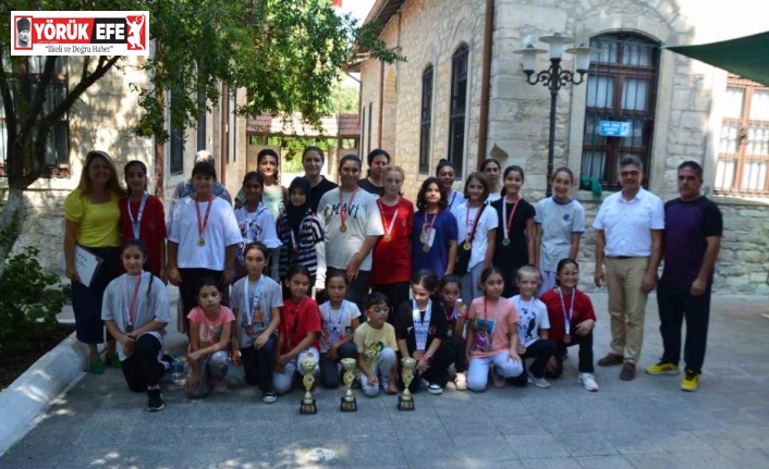 Söke Halk Eğitim Merkezi’nin karate sporcuları Gemlik’ten başarılarla döndü