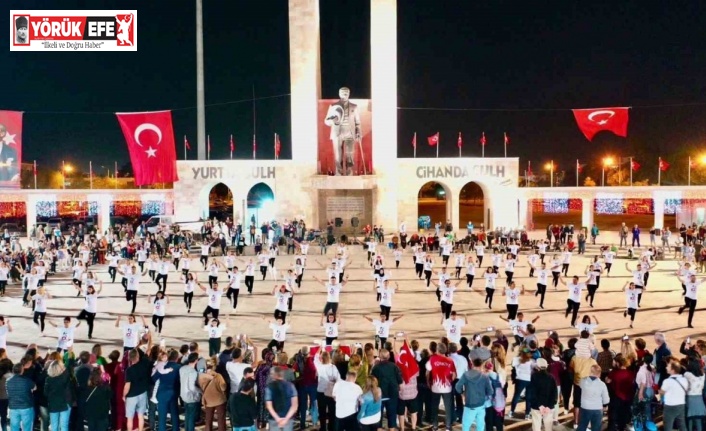 Cumhuriyetin 100. Yılında Didim’de 100 kişiyle Zeybek gösterisi