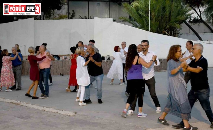 Kuşadalılar 100’üncü yılı 100 kişilik vals gösterisi ile kutlayacak