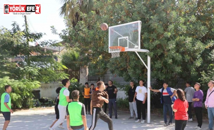 Sokak basketbolu turnuvasının top atışını Başkan Kaplan yaptı