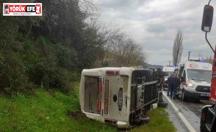 Koçarlı’da yolcu minibüsü devrildi: 2 yaralı