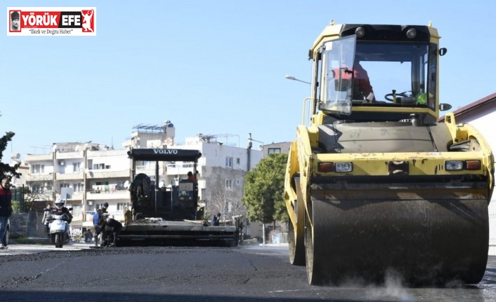 Kuşadası’nda sıcak asfalt çalışmaları Camiatik Mahallesi ile sürüyor
