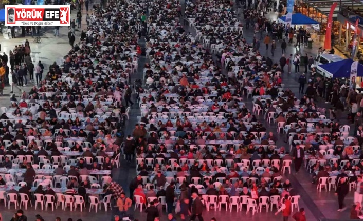 Vatandaşlar Aydın Büyükşehir Belediyesi’nin iftar sofralarında buluşuyor