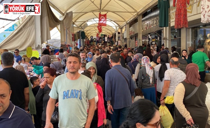 Çarşı ve sokaklarda bayram yoğunluğu