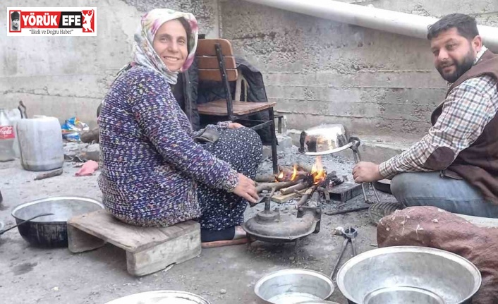 Çırak bulamayınca, işi hanımına öğretti, şimdi zamanla yarışıyorlar