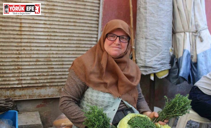 Sabah ezanı sonrası toplanıyor, kokusu cezbediyor