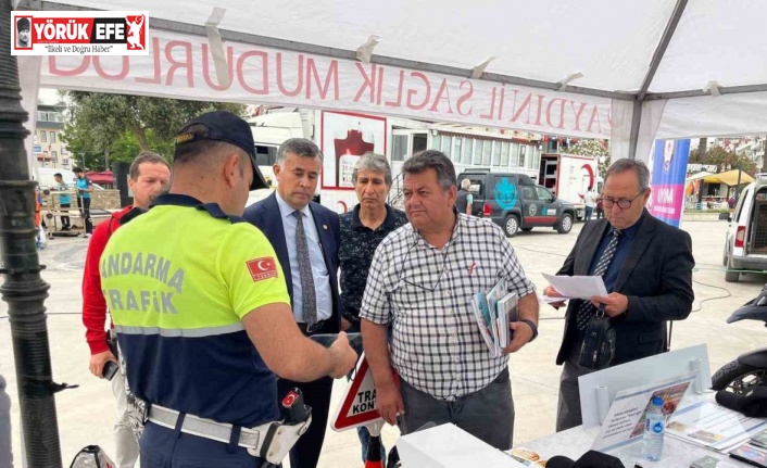 Jandarma ekipleri Kuşadası’nda vatandaşları bilgilendirdi