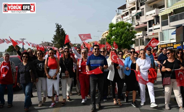 Kuşadası’nda binler Ata’sı için yürüdü