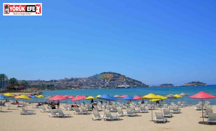 Kuşadası’nın halk plajlarında şemsiye ve şezlonglar artık ücretsiz