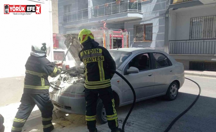 Park halindeki otomobilde yangın çıktı