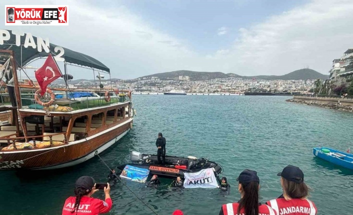 Kuşadası denizinde dip temizliği yapıldı