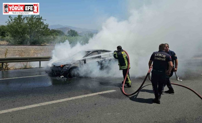 Seyir halindeki otomobil küle döndü