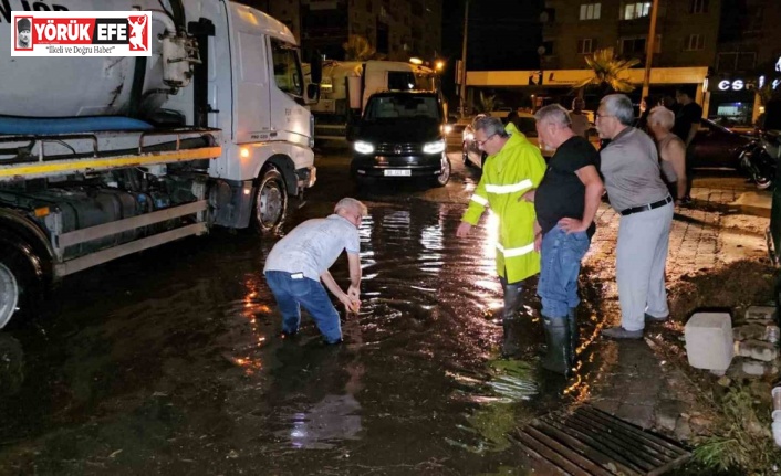 Başkan Tetik, su baskını olan mahallelerde incelemelerde bulundu