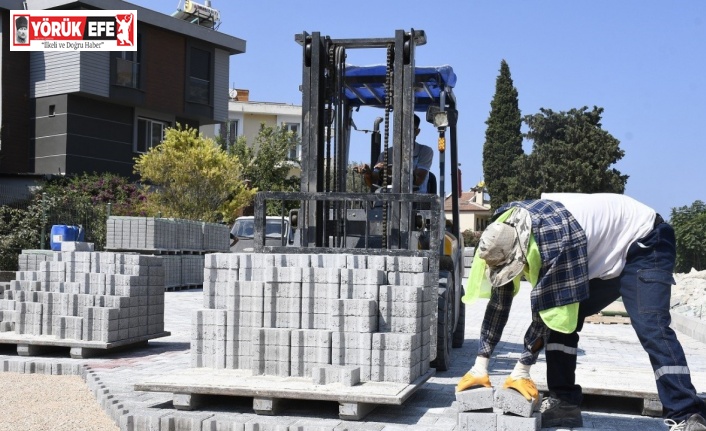 Kuşadası’nda yol yapım çalışmaları sürüyor