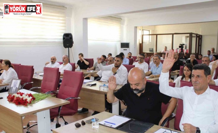 Belediye meclisinden Bolyurt’a karanfilli veda