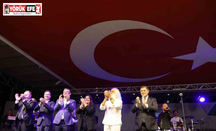 CHP Lideri Özgür Özel, Aydın’da Suavi konserine katıldı