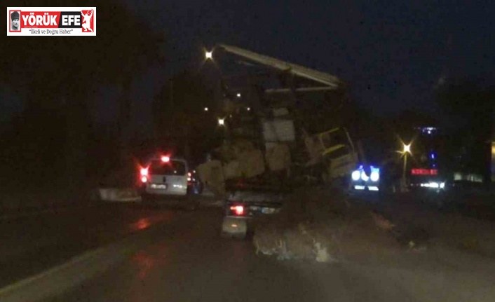 Hurda yüklü kamyonet trafikte tehlike saçtı