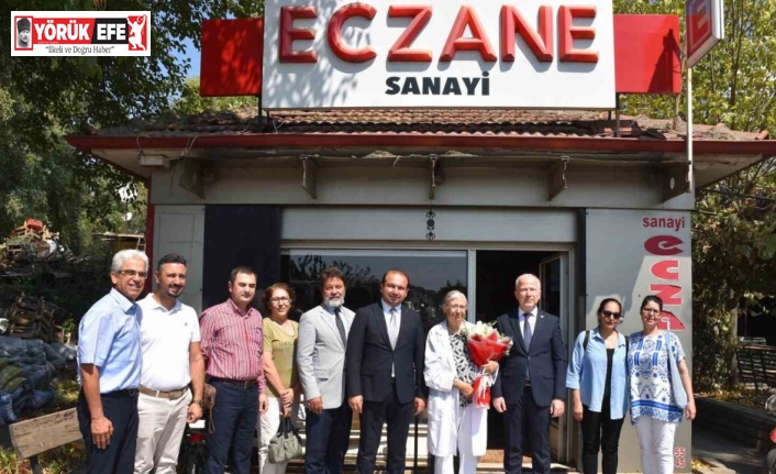 İl Sağlık Müdürü Şenkul, mesleğinde 50 yılını dolduran eczacıyı onurlandırdı