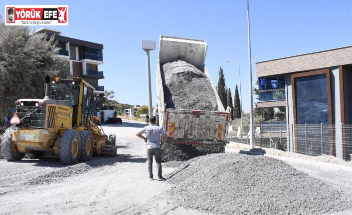 Kuşadası Belediyesi yol yapım çalışmalarını sürdürüyor