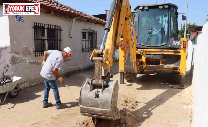 Nazilli Belediyesi İstiklal’de yolları yeniliyor