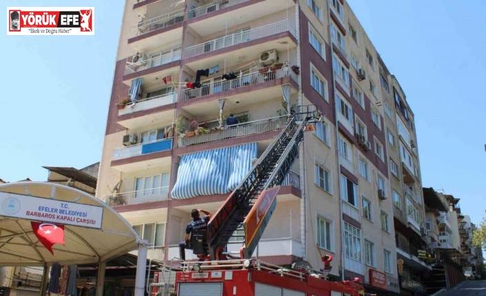 Otizmli adam annesini odaya kilitledi, itfaiye eve balkondan girdi