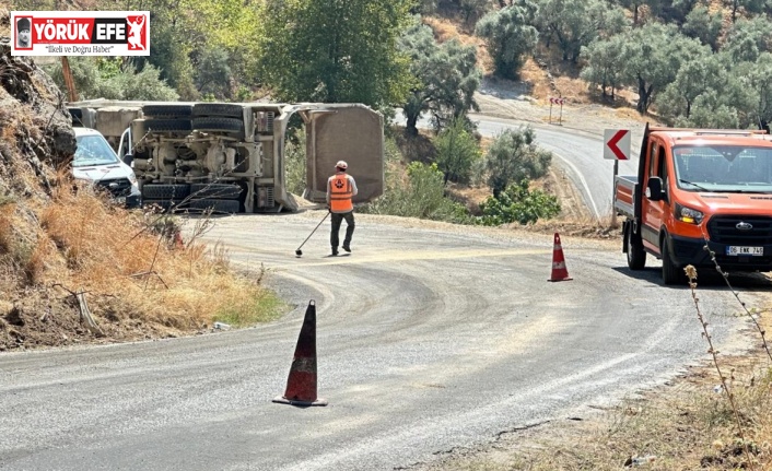 Kontrolden çıkan malzeme yüklü kamyon devrildi: 1 yaralı