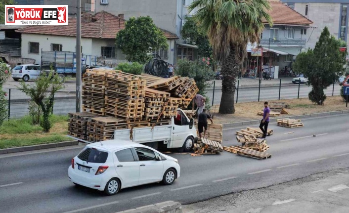 Paletler yola saçıldı, faciadan dönüldü